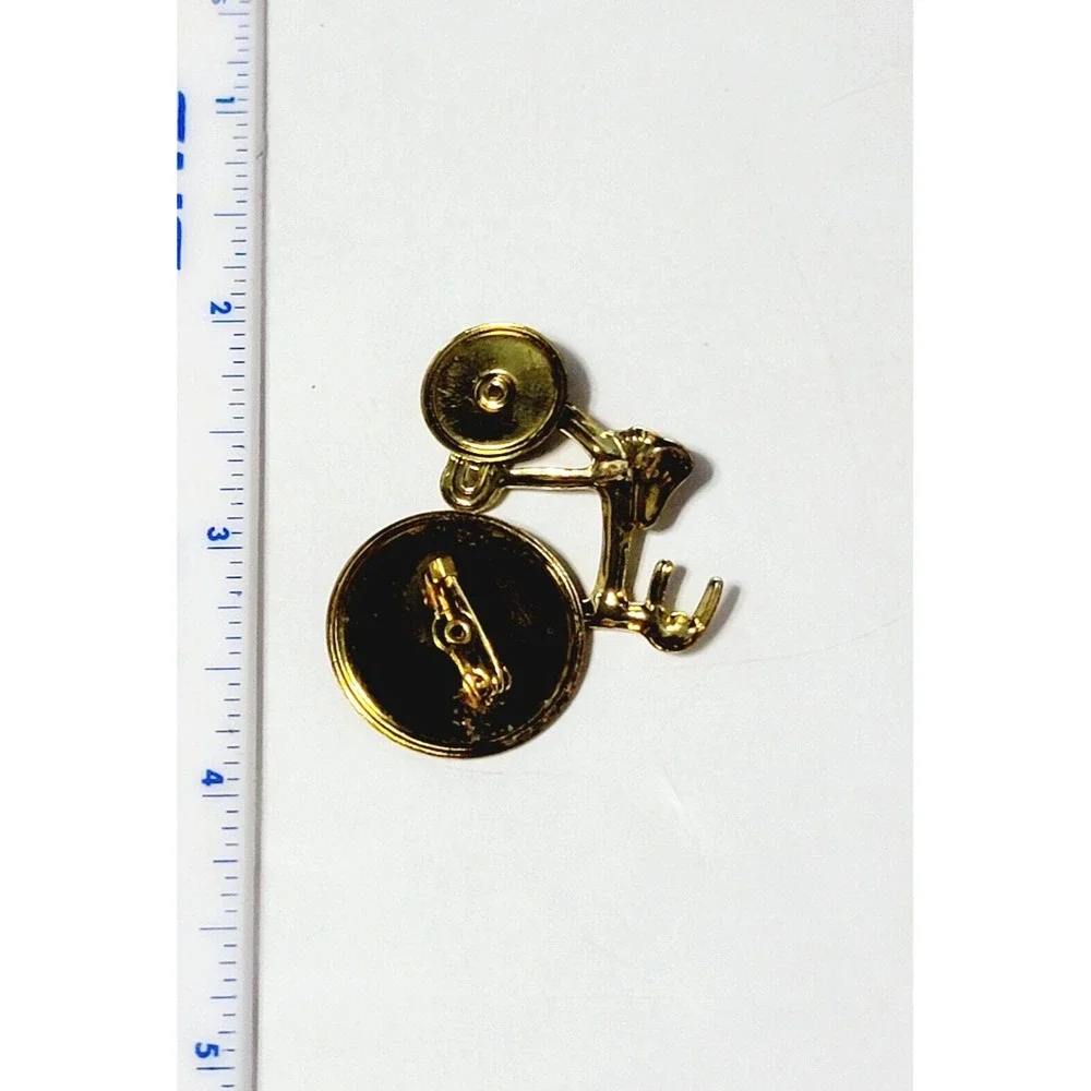Unbranded charming figural